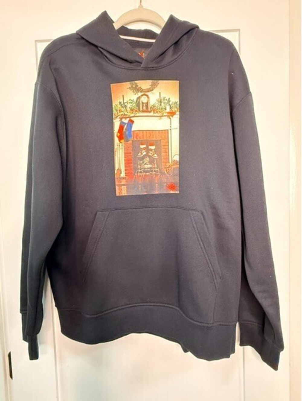 Jordan Men's L Christmas Holiday Sneaker Fireplace Graphic Pullover Hoodie Black
